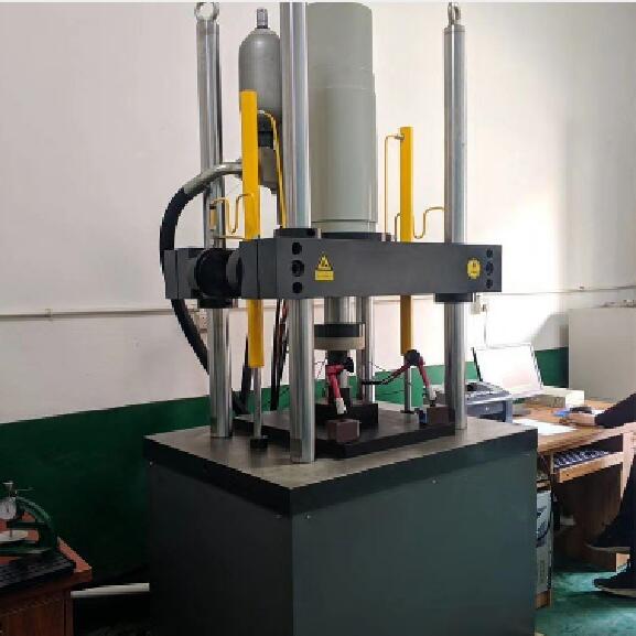 1678328494351778.jpg 高鐵減震橡膠墊板疲勞試驗機(jī).jpg
