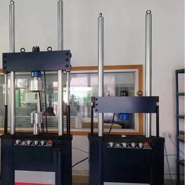 1683252277696812.png 微機(jī)控制電液伺服動(dòng)靜高溫疲勞試驗(yàn)機(jī).png